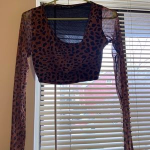 cropped leopard-print long sleeve top
